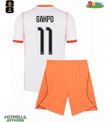 Nederländerna Cody Gakpo #11 Bortaställ Barn VM 2026 Kortärmad (+ Korta byxor)